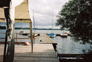 Segeberger See – Seen in Schleswig-Holstein, aufgenommen mit Leica M Summilux 1.4/50mm asph. new auf Kodak Portra 160 | © weites.land