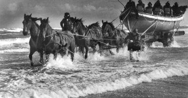 Ruderrettungsboot der Deutschen Gesellschaft zur Rettung Schiffbrüchiger (DGzRS)