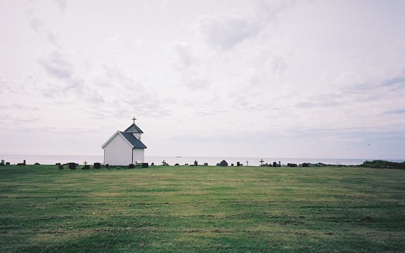 Varhaug gamle kyrkjegard, Jæren, Norsdsjøvegen, Kodak Ektar, Leica M Elmarit 2.8 28 asph. | © mare.photo