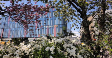 Kungsbacka Zentrum mit neuer Architektur aus Glas und Stein
