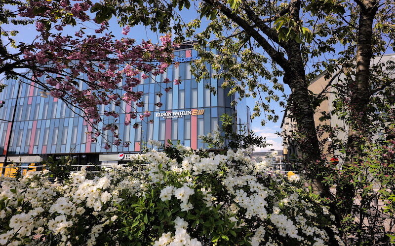 Kungsbacka Zentrum mit neuer Architektur aus Glas und Stein