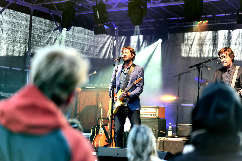 Niels Frevert aufd er Bühne bei Robbe & Berking Flensburg, Flensburger Hofkultur | © weites.lnd
