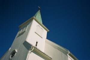 Die weiße Kirche zu Honningsvåg