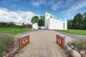 Kirche Kollund, Dänemark. Beispielfoto, Review Leica Super Elmar 16-35mm ASPH.